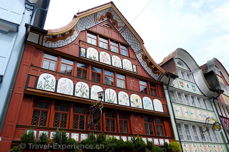 Giebeldächer und Fassadenmalerei in Appenzell