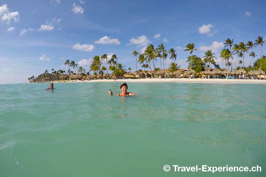 Personenaufnahme, Inge im Wasser vor dem Strand