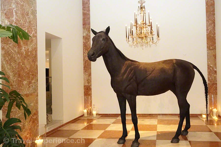 Detail, Pferd als Innendeko im Grand Ferdinand
