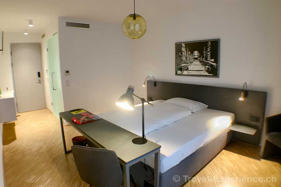 Innenaufnahme, Zimmer 111 im Hotel Lend
