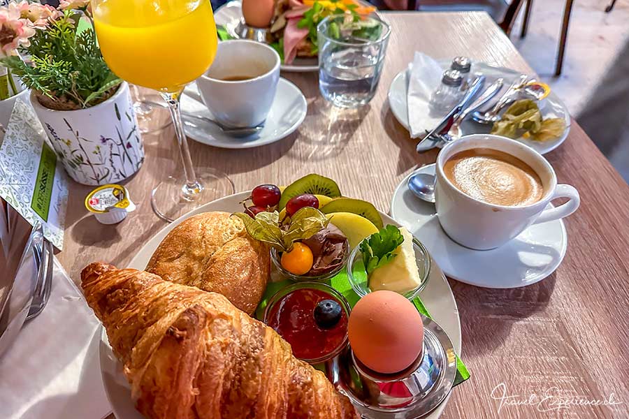 Deutsche Fachwerkstrasse, Seligenstadt, Süsser Löwer, Frühstück