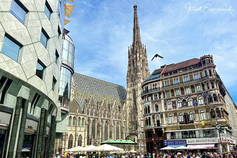Wien, Stephansdom und modernes Gebäude