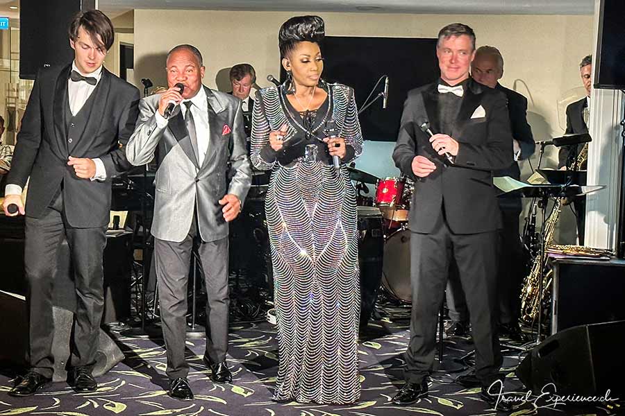 Flussreise, Donau, Excellence Princess, Pepe Lienhard & Orchester mit Axel Marena, Billy Kudjoe Todzo, Dorothea Lorene, Ken Stetler (v.l.)
