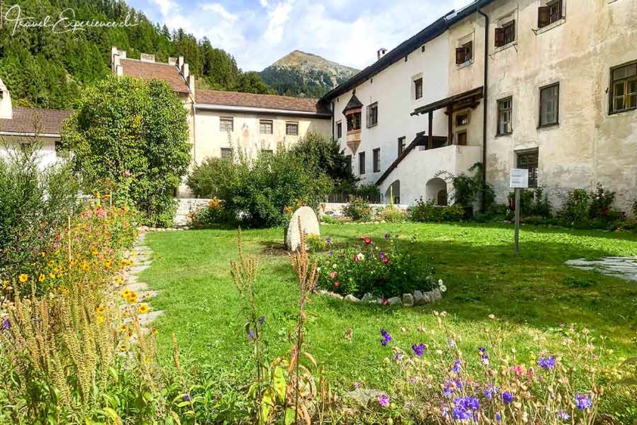 Schweiz, Val Müstair, Münstertal, Kloster St. Johann, Garten