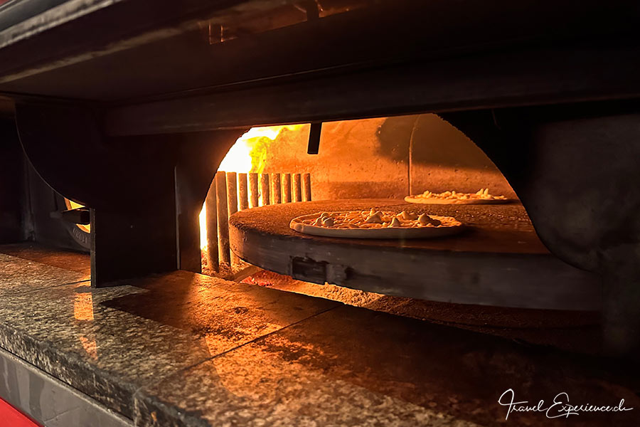 Hotel Des Alpes, Flims-Waldhaus, Restaurant Il Forno, Pizzaofen