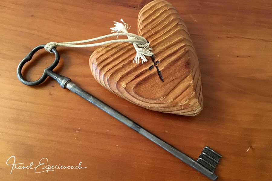 Das ist der riesige Schlüssel zu unserem Zimmer Nummer 7.