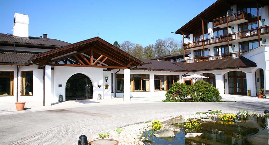Aussenaufnahme, Vorfahrt Alpenhof Murnau
