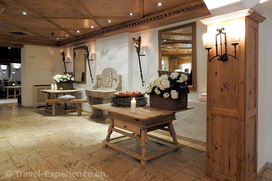 Innenaufnahme, Rezeptionsbereich im Posthotel in Achenkirch