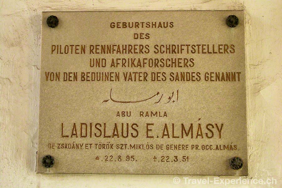 Detail, Schild zur Erinnerung an Ladislaus E. Almasy und sein Geburtshaus