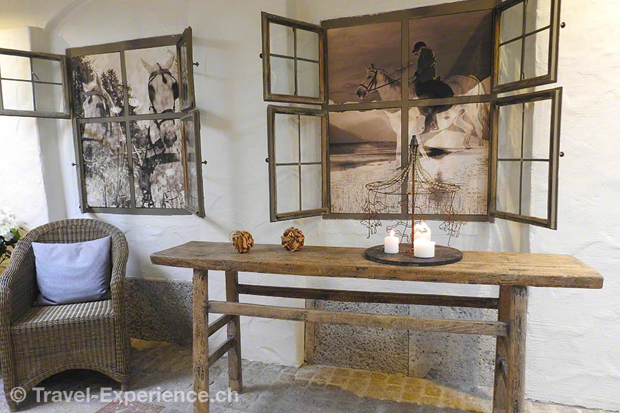 Innenaufnahme, Deko-Details im Durchgang