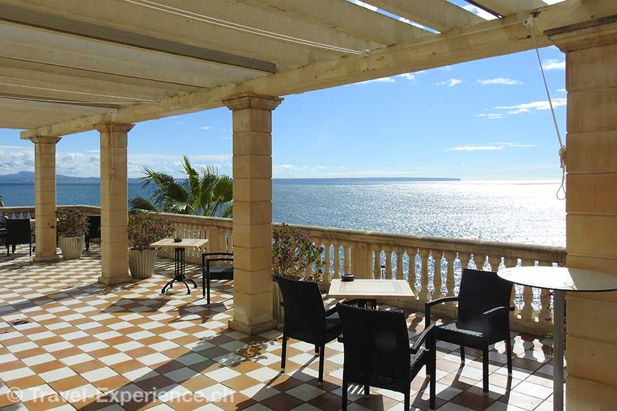 Terrasse des Hotels Barcelo Illetas Albatros