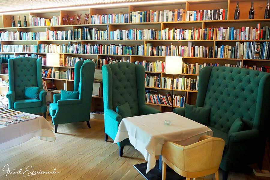 Innenaufnahme, Bibliothek im Hotel Fritsch am Berg