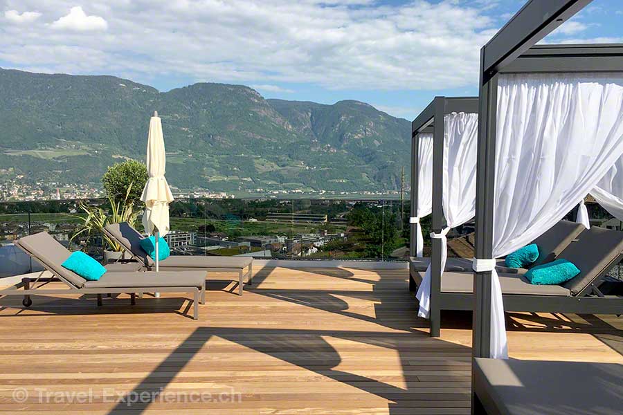 Daterrasse der Meran Lodge, Marling