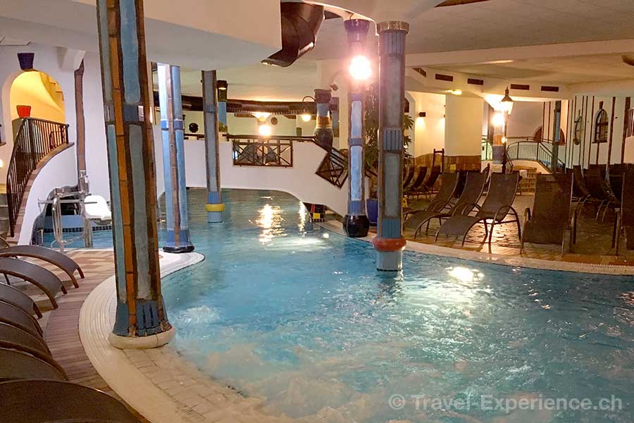 Innenaufnahme, Wasserwelten mit Brücken im Rogner Bad Blumau
