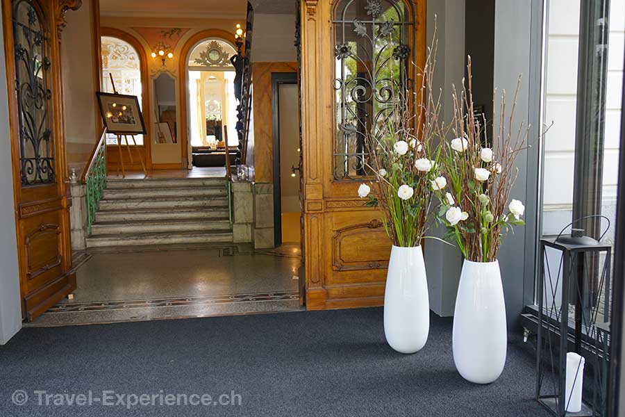 Eingang zum Hotel Vitznauerhof
