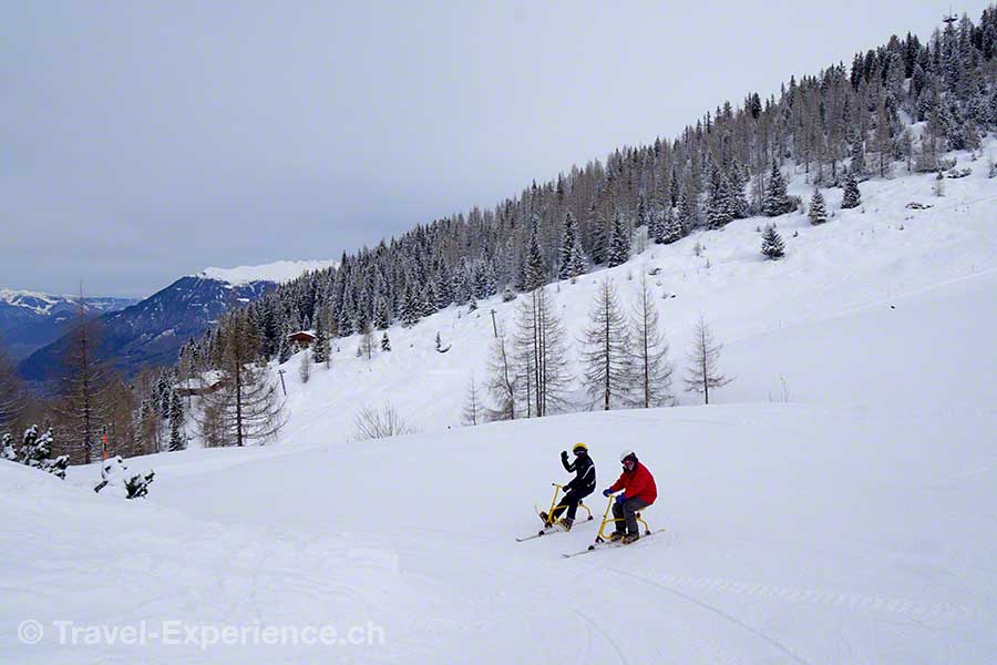 Zwei Snowbike-Fahrer am Hainzenberg, Zillertal