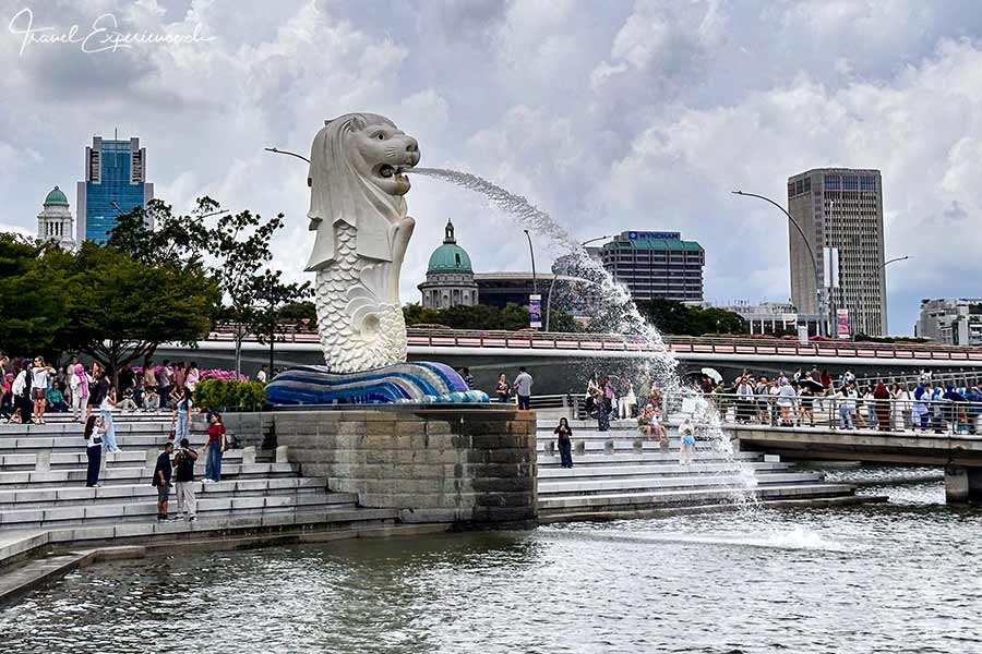 Merlion, das Fabelwesen halb Löwe, halb Fisch in Singapur