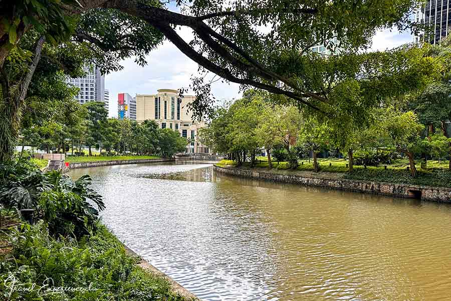 Uferlanschaft am Singapore River