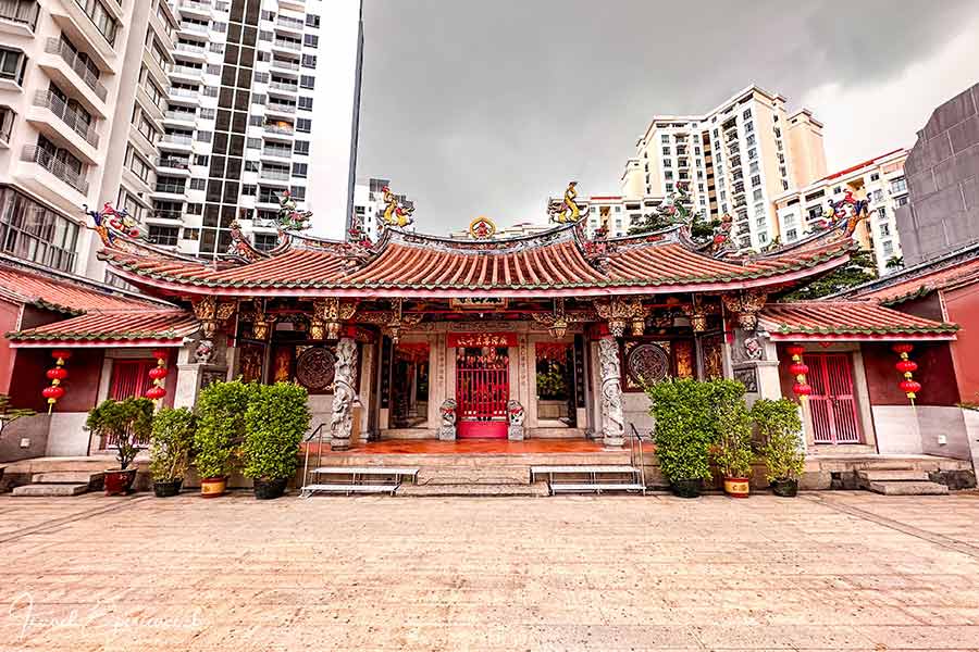 Der Hong San See Tempel von aussen.