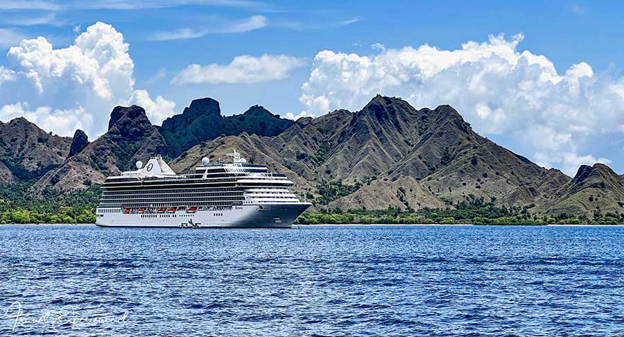 Oceania Riviera vor der Insel Komodo, Indonesien