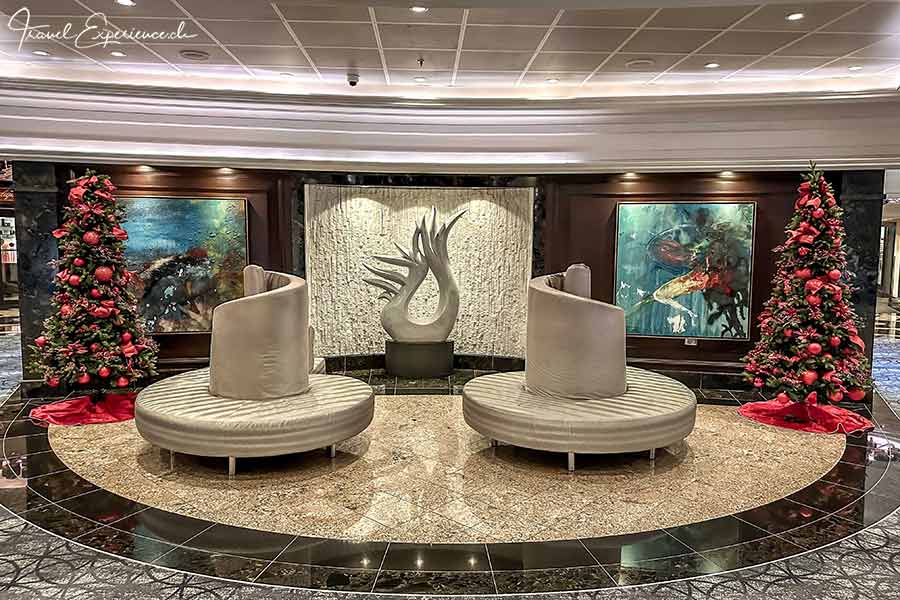 Oceania Riviera, Lobby weihnachtlich dekoriert