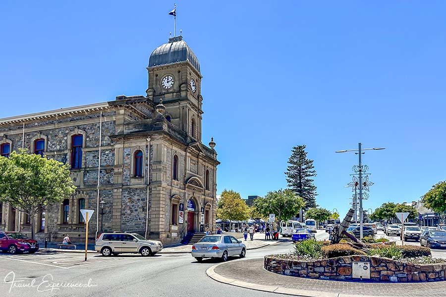 Albany Town Hall am Kreisel an der Hauptstrasse