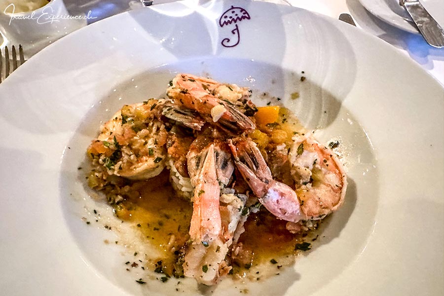 Vorspeise mit Shrimps im Restaurant Jacques auf der Oceania Riviera