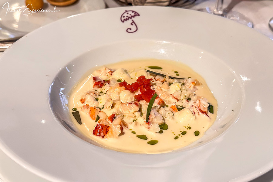 Krabbensalat an Orangensauce im Restaurant Jacques auf der Oceania Riviera