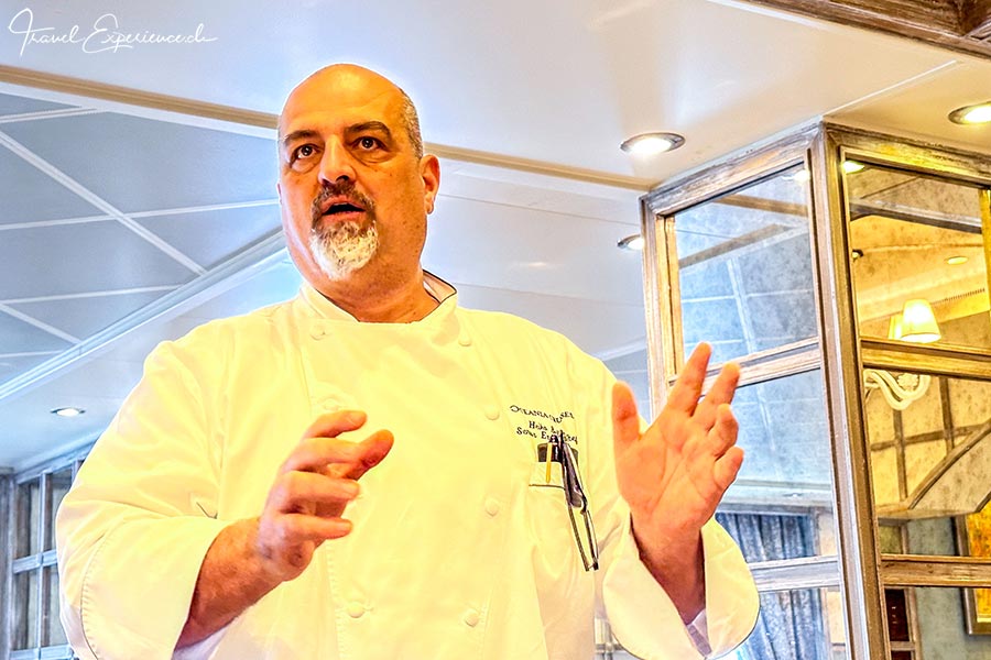 Portrait, Senior Executive Chef Heiko Baller im Restaurant Jacques auf der Oceania Riviera