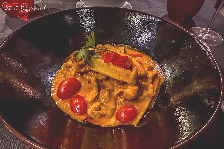 Red Curry Chicken im Spezialitäten Restaurant Red Ginger auf der Oceania Riviera