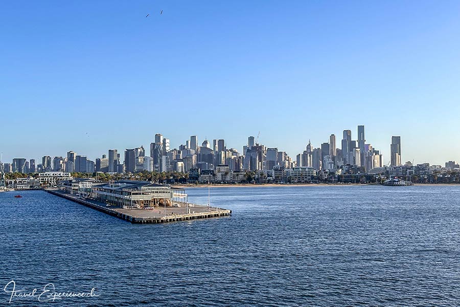 Skyline von Melbourne im Morgenlicht von der Oceania Riviera aus