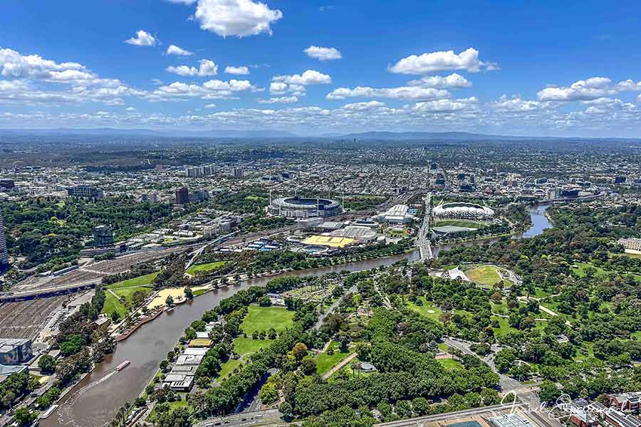 Blick auf den Yarra River und zwei Sportstadien von Melbourne