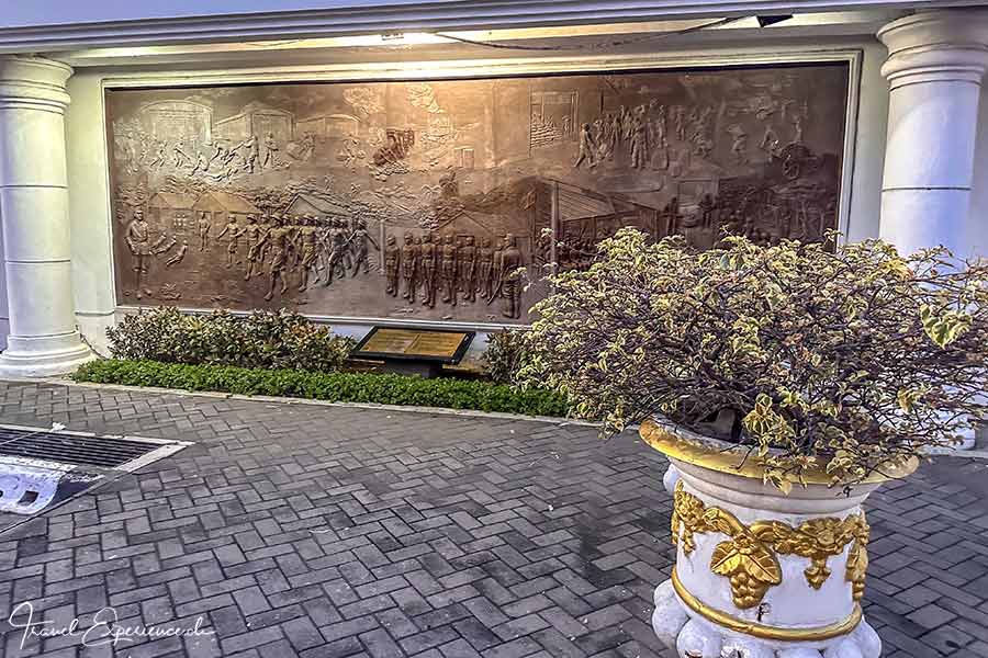 Wandrelief beim Tugu Prahlawan