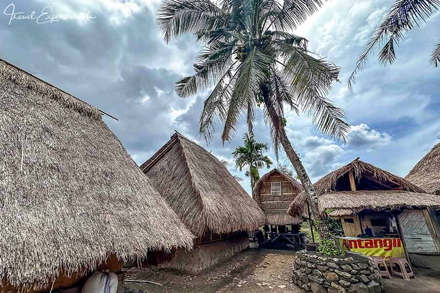 Häuser im Sasak-Dorf Desa Ende, Lombok
