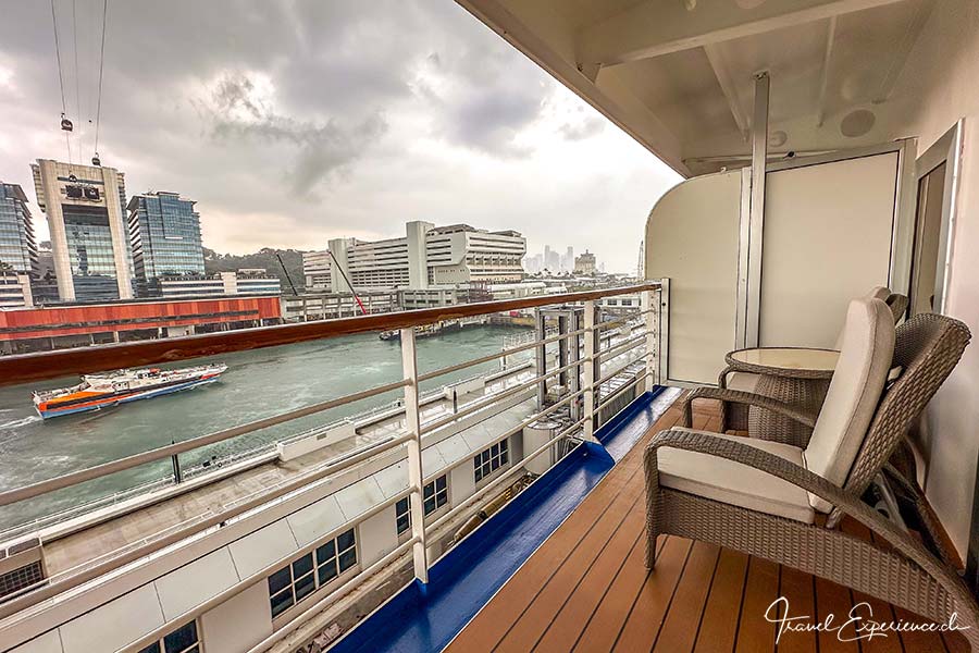 Balkonaussicht auf den Hafen von Singapur