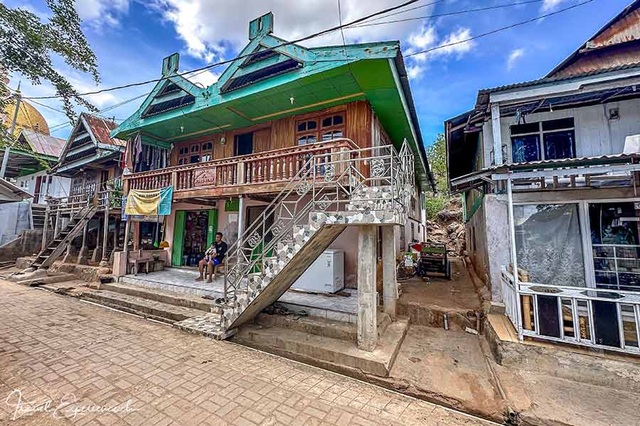 Häuser im Dorf Komodo auf Komodo, Indonesien