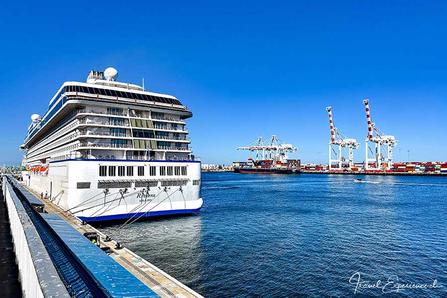 Die Oceania Riviera im Hafen von Freemantle bei Perth, Australien