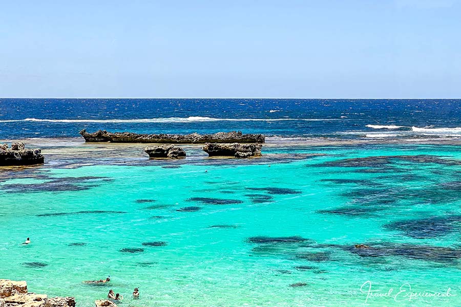 Ebbe an der Küste von Rottnest Island, Australien