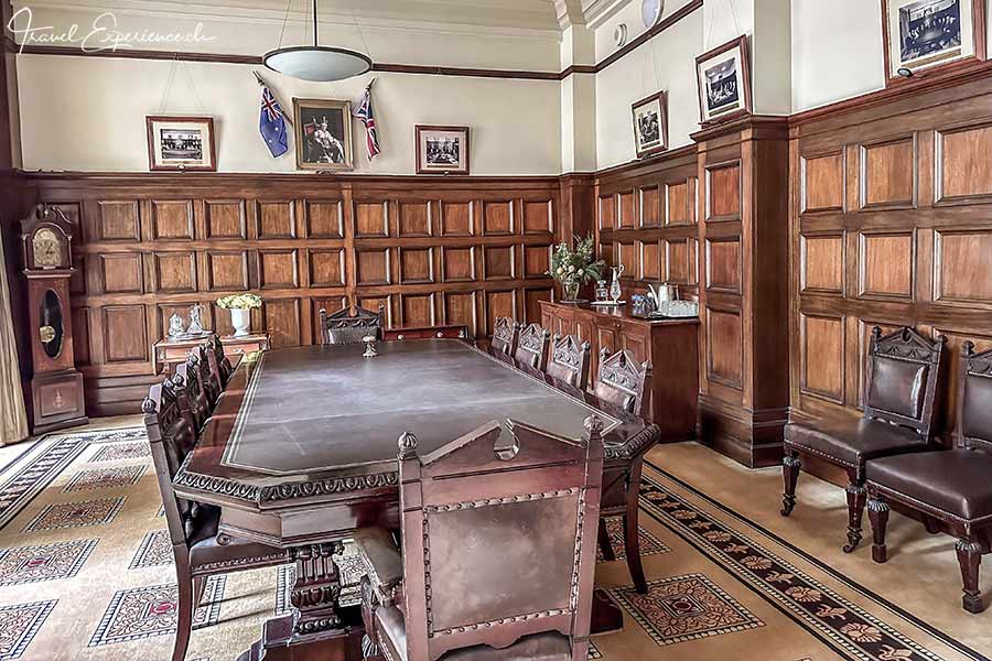 Historischer Raum mit viel Holz im Hotel The Castlereagh in Sydney