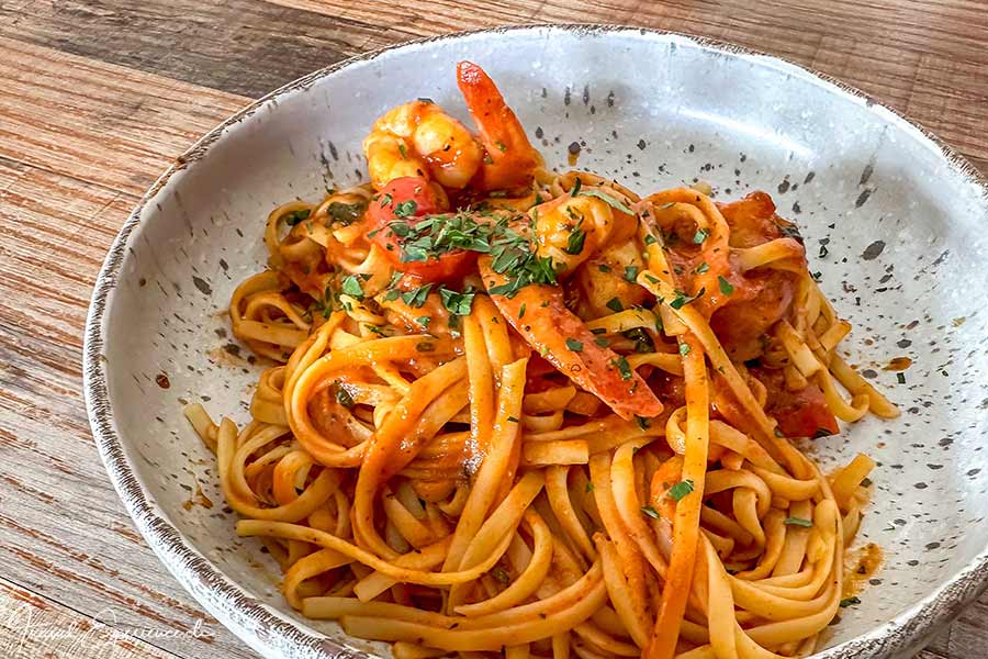 Linguini mit Shrimps im Restaurant North Bondi am Bondi Beach, Australien