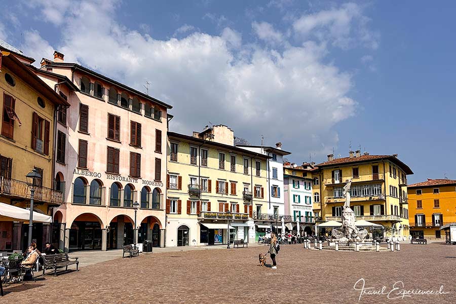 Piazza 13 Martiri in Lovere am Lago d'Iseo