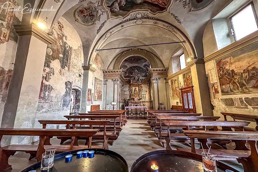 Blick zum Altar der Kirche Santa Maria del Mercato in Iseo