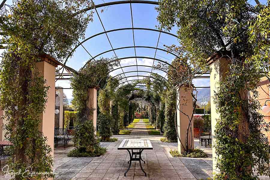 Gartenlaube im Iseolago Hotel, Lago d'Iseo, Italien