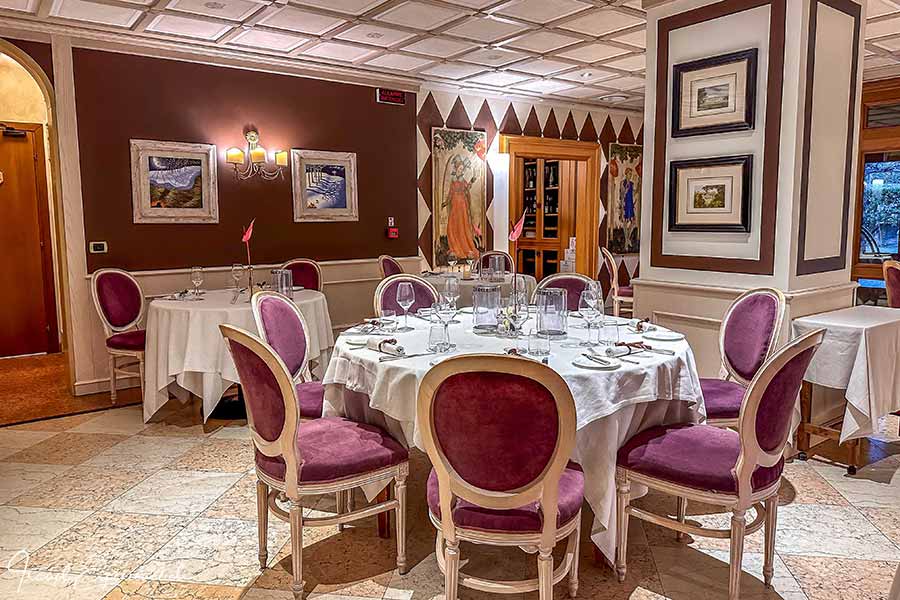 Gedeckter Tisch im Restaurant L'Alzavola bei Iseo am Lago d'Iseo